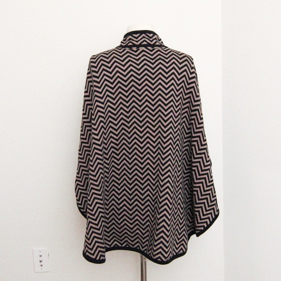 LIZ CLAIBORNE Cape - Picture 5 of 7